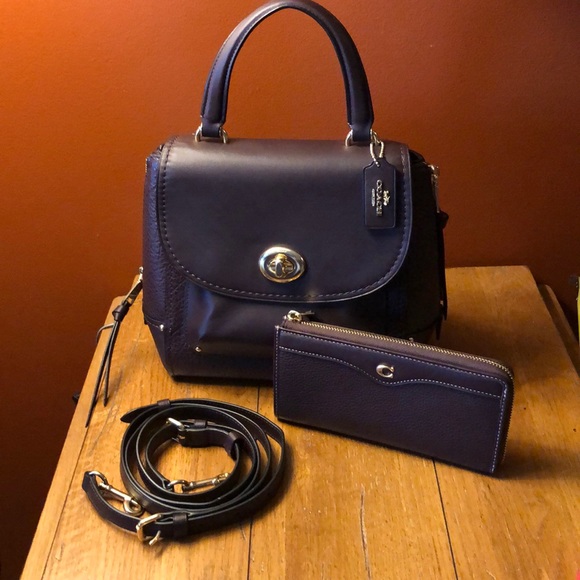 📚Coach convertible Bag & Wallet NWT💗 - Picture 7 of 14